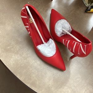NWT Valentino High Heels
